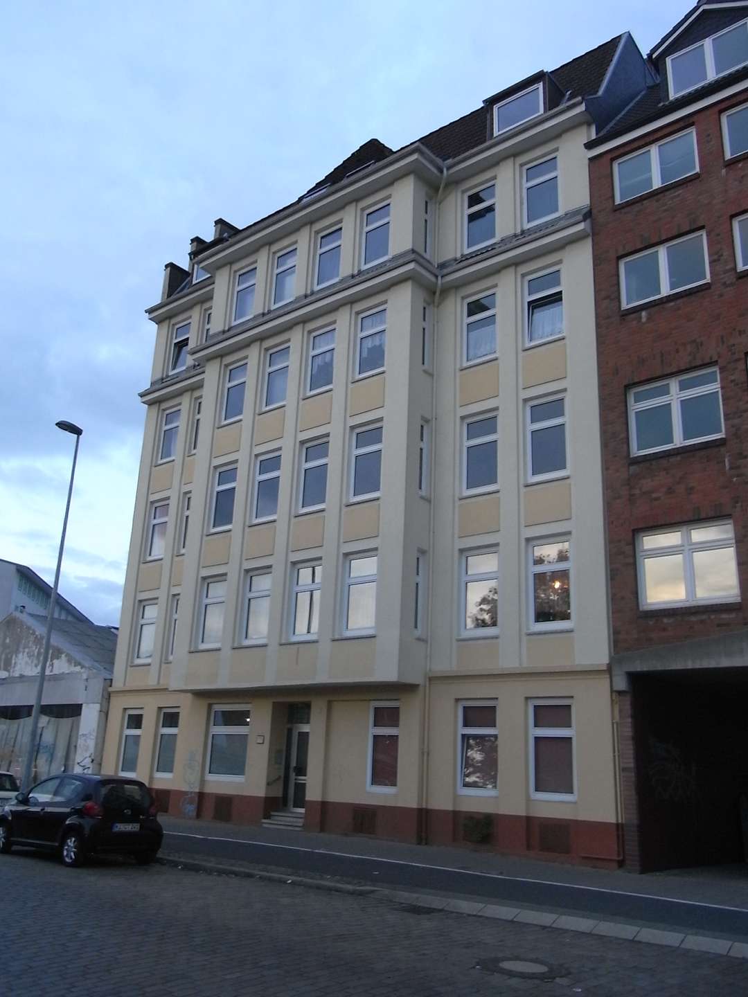 Kiel - Sachaustraße: Nette 3 Zimmer Mietwohnung auch WG geeignet